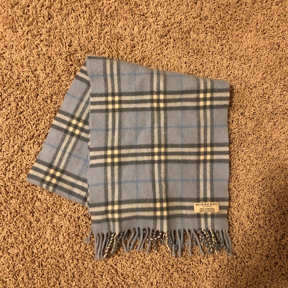Burberry Plaid 100% Lambswool Scarf